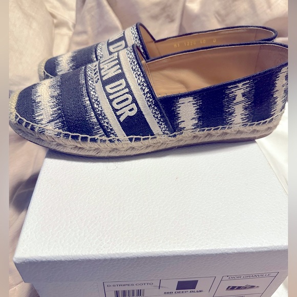 Stylish espadrilles by Christian Dior in Navy and Beige. - Picture 5 of 8